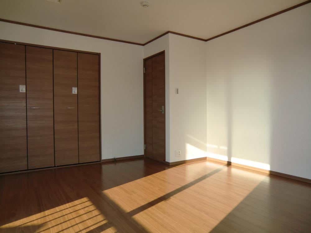 Same specifications photos (Other introspection). Same specifications photo (Western-style introspection)