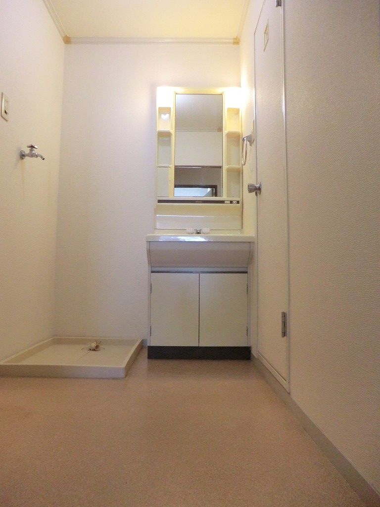 Other room space. Dressing room