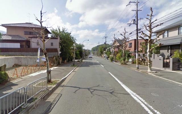 Local photos, including front road. Before the road is spacious! !