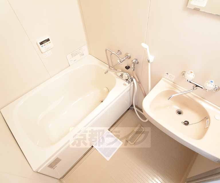 Bath. 106, Room photo diversion