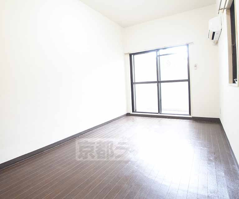 Living and room. 103, Room photo diversion