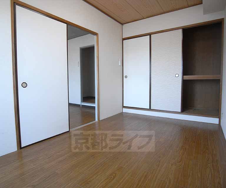 Living and room. 402, Room photo diversion