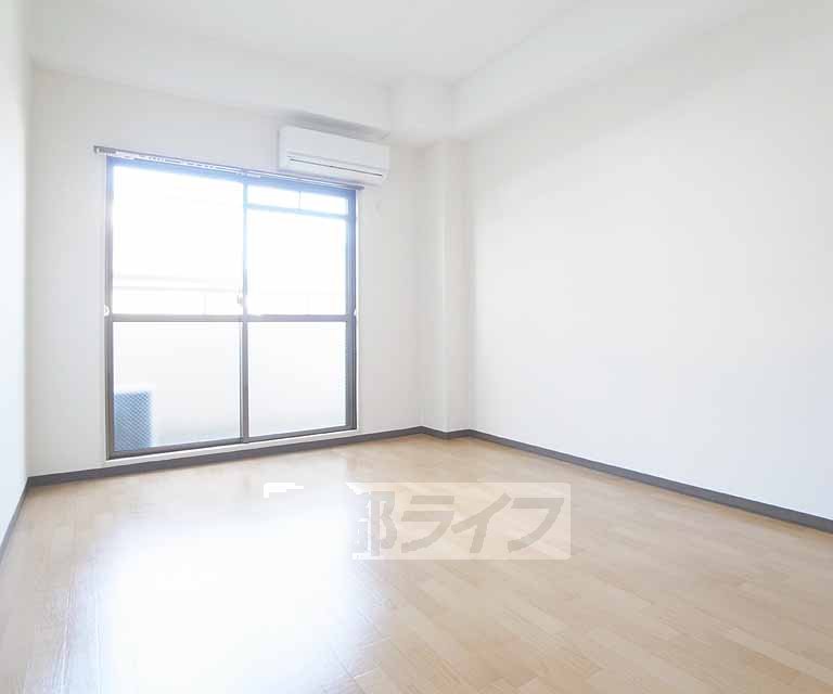 Living and room. 207, Room photo diversion