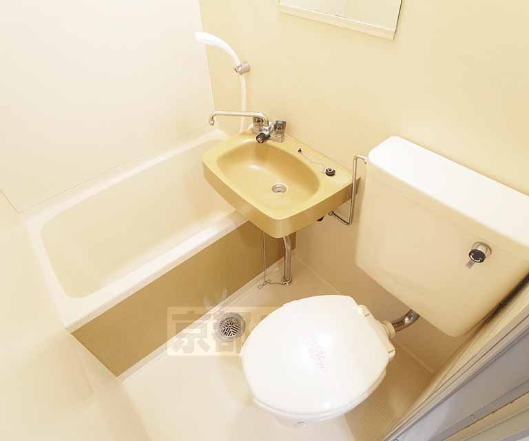 Bath. 207, Room photo diversion