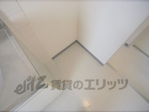 Other room space. Refrigerator yard