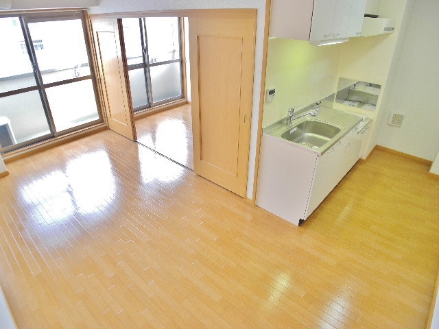 Living and room. Is beautiful There is only built shallow Property