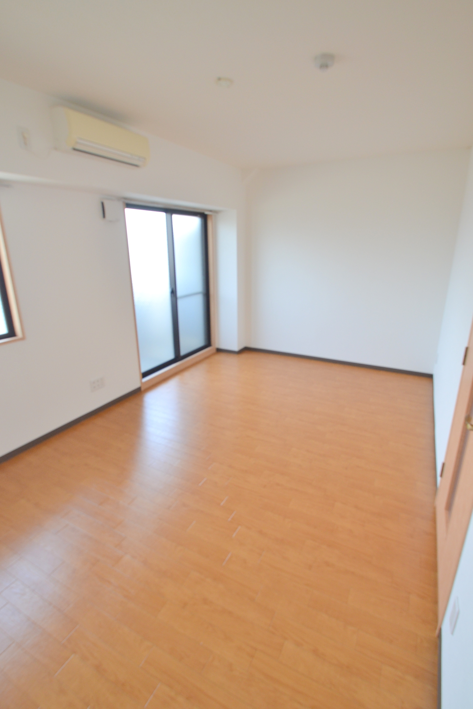 Living and room. Western-style 9.3 Pledge