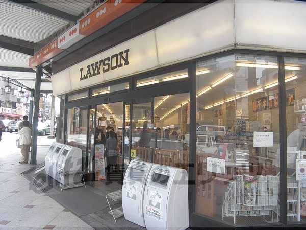 Convenience store. 110m until Lawson Yasaka Shrine before the store (convenience store)