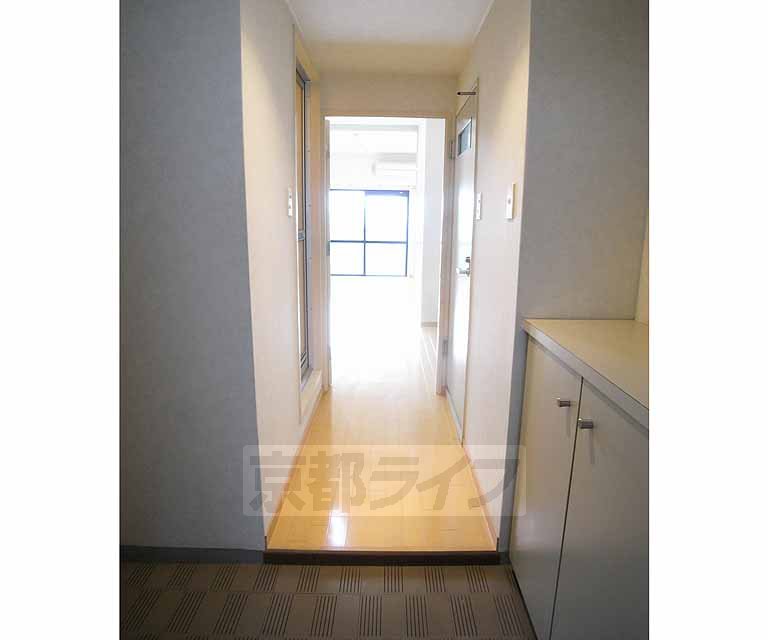 Entrance. 502, Room photo diversion