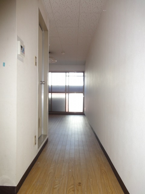 Entrance. Room viewed from the entrance