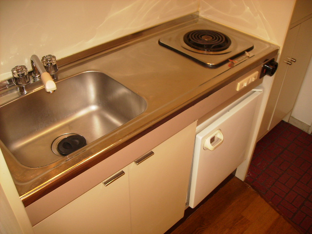 Kitchen. 1-neck electrification with stove! There is cooking space ☆