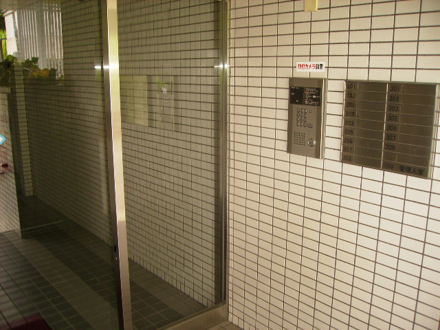 Security. It is safe with auto-lock ☆