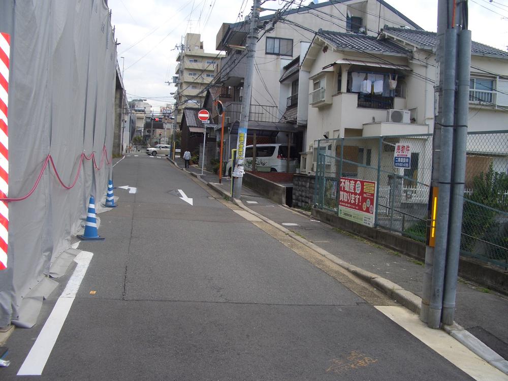 Local photos, including front road. Local (10 May 2013) Shooting North road.