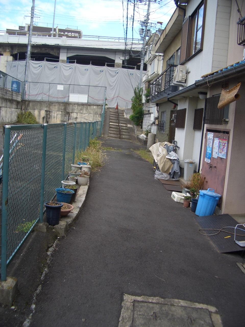 Local photos, including front road. Local (10 May 2013) Shooting East side road.