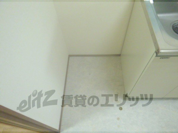 Other room space. Refrigerator yard