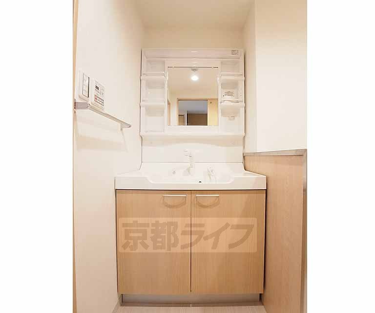 Washroom. 303, Room diversion