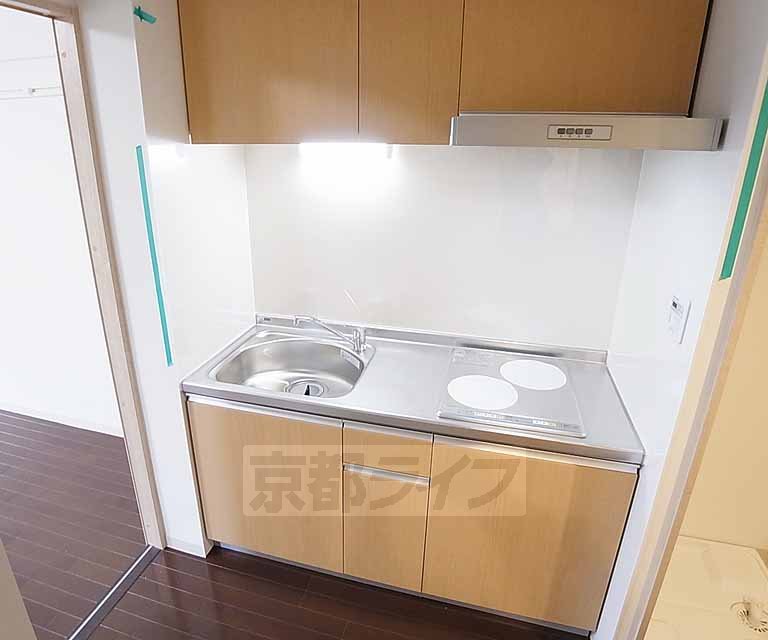 Kitchen. 303, Room diversion