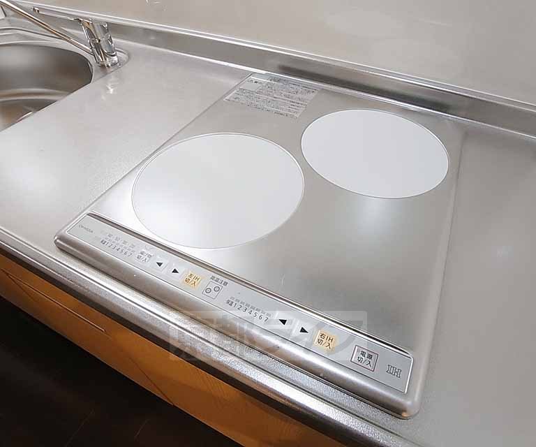 Kitchen. 303, Room diversion