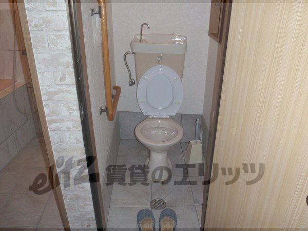 Toilet. Air conditioning