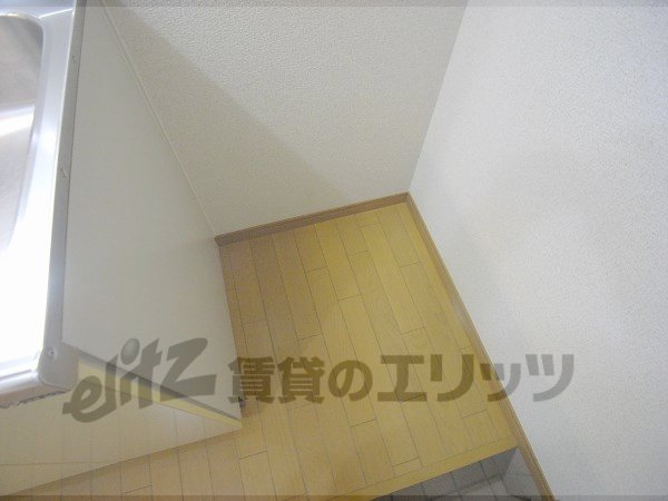 Other room space. Refrigerator yard