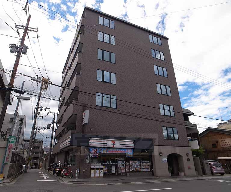 Convenience store. Seven-Eleven Kyoto Higashiyama Yasui store up (convenience store) 129m