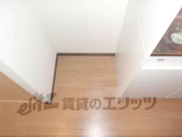 Other room space. Refrigerator yard