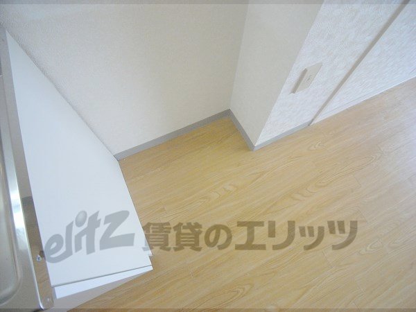 Other room space. Refrigerator yard