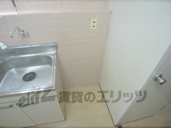 Other room space. Refrigerator yard