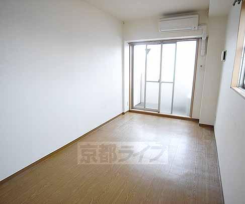 Living and room. The actual floor plan photo may differ