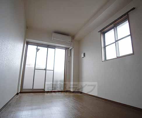 Living and room. The actual floor plan photo might be different