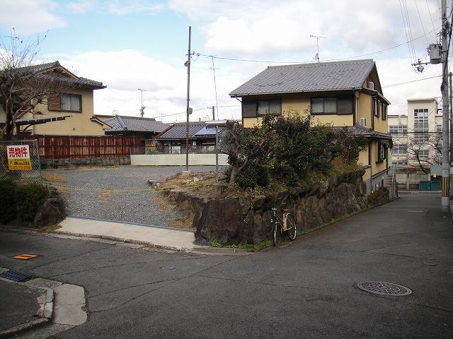 Local photos, including front road. Local (12 May 2013) Shooting