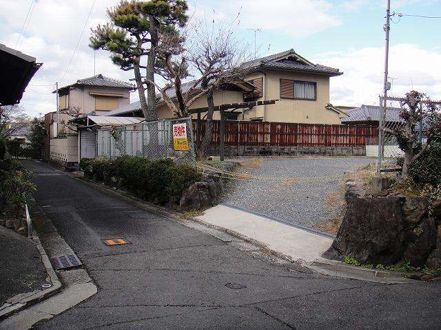 Local photos, including front road. Local (12 May 2013) Shooting