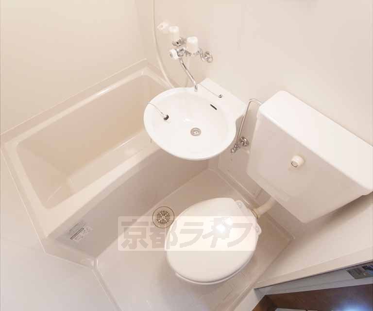 Bath. 301, Room photo diversion