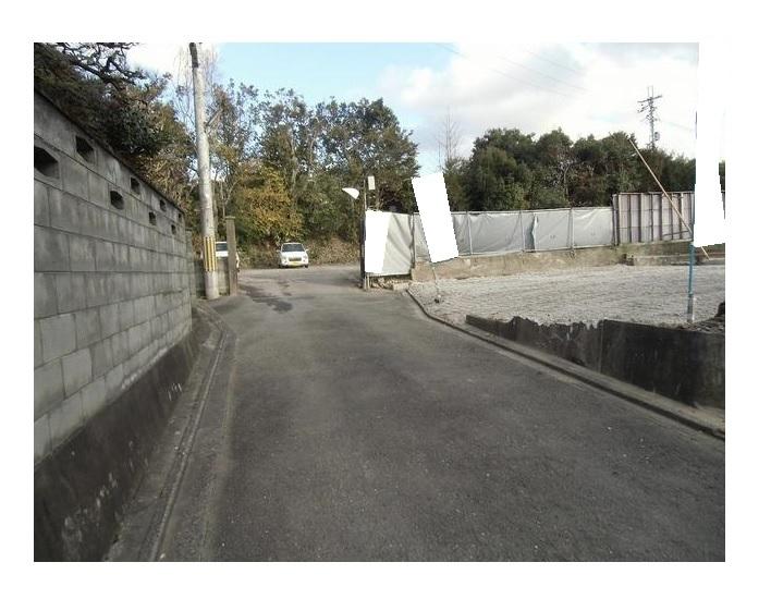 Local photos, including front road. Local Photos