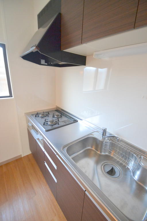 Kitchen. Three-necked gas stove