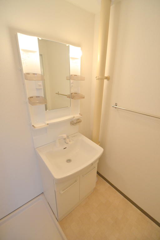 Washroom. Independent wash basin