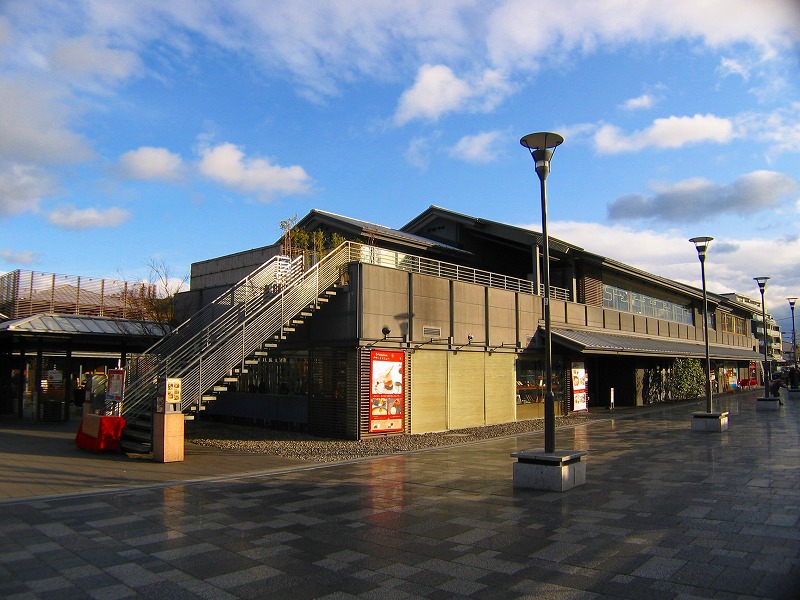 Shopping centre. KYOUEN until the (shopping center) 589m