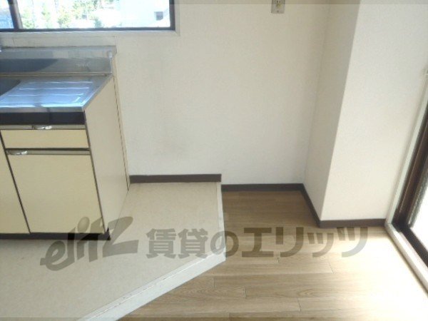 Other room space. Refrigerator yard