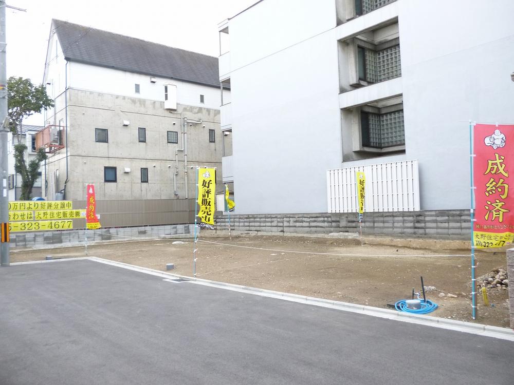 Local photos, including front road. Local (12 May 2013) Shooting