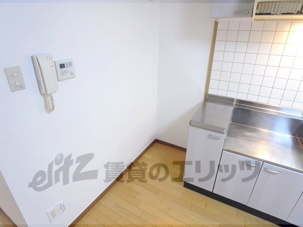 Other room space. Refrigerator yard