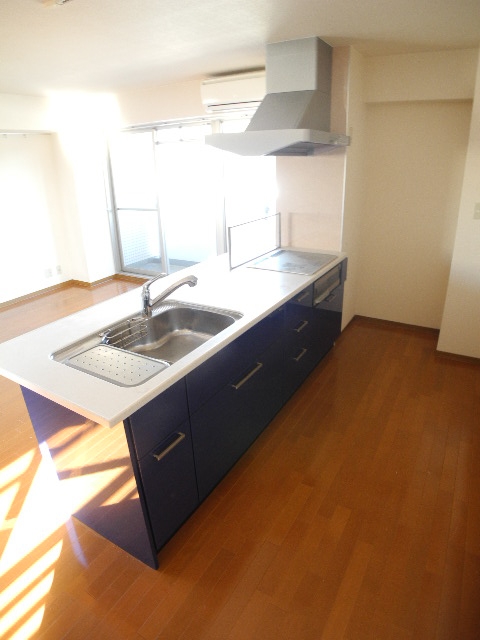 Kitchen. ※ The photograph is another floor plan