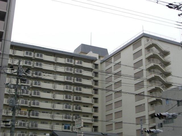 Entrance. Common areas