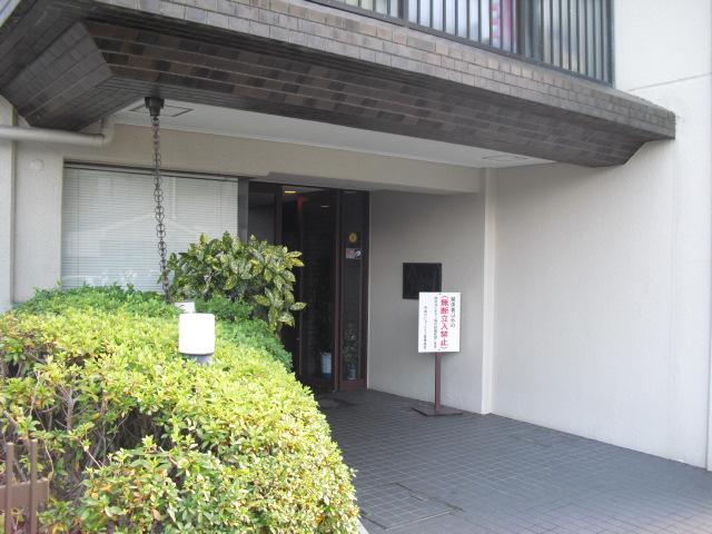 Entrance. Common areas