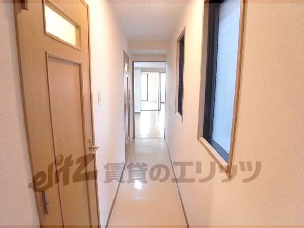 Other room space. Corridor