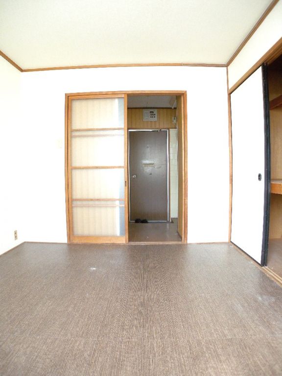 Other room space. For further information, please contact toll-free 0120-21-3325 ☆