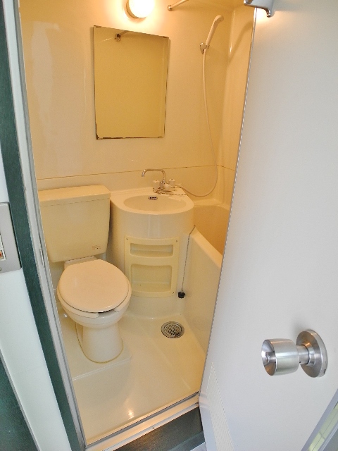 Washroom. Welcome also visit us by car ☆