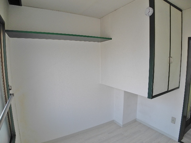 Living and room. Convenient shelf!