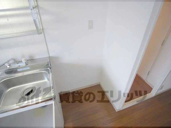 Other room space. Refrigerator yard