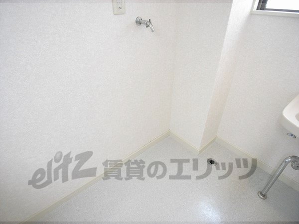 Other Equipment. Refrigerator is horizontal