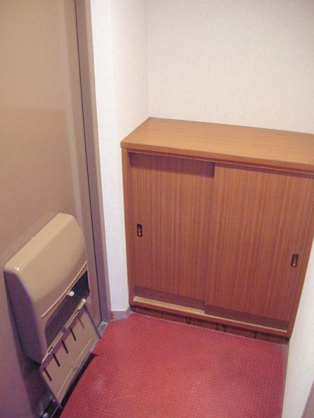 Entrance. There is also a shoe box.